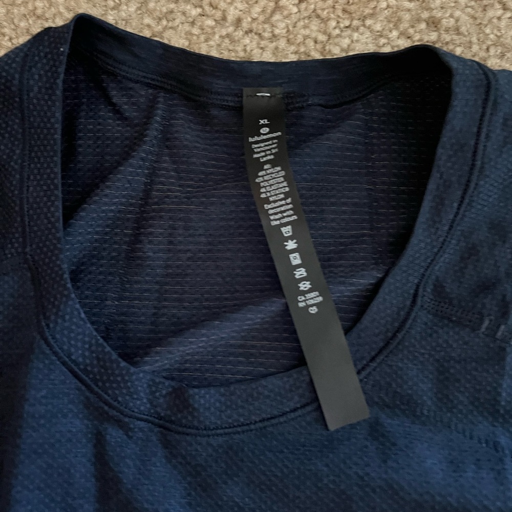 BNWT Metal Vent Tech Short Sleeve